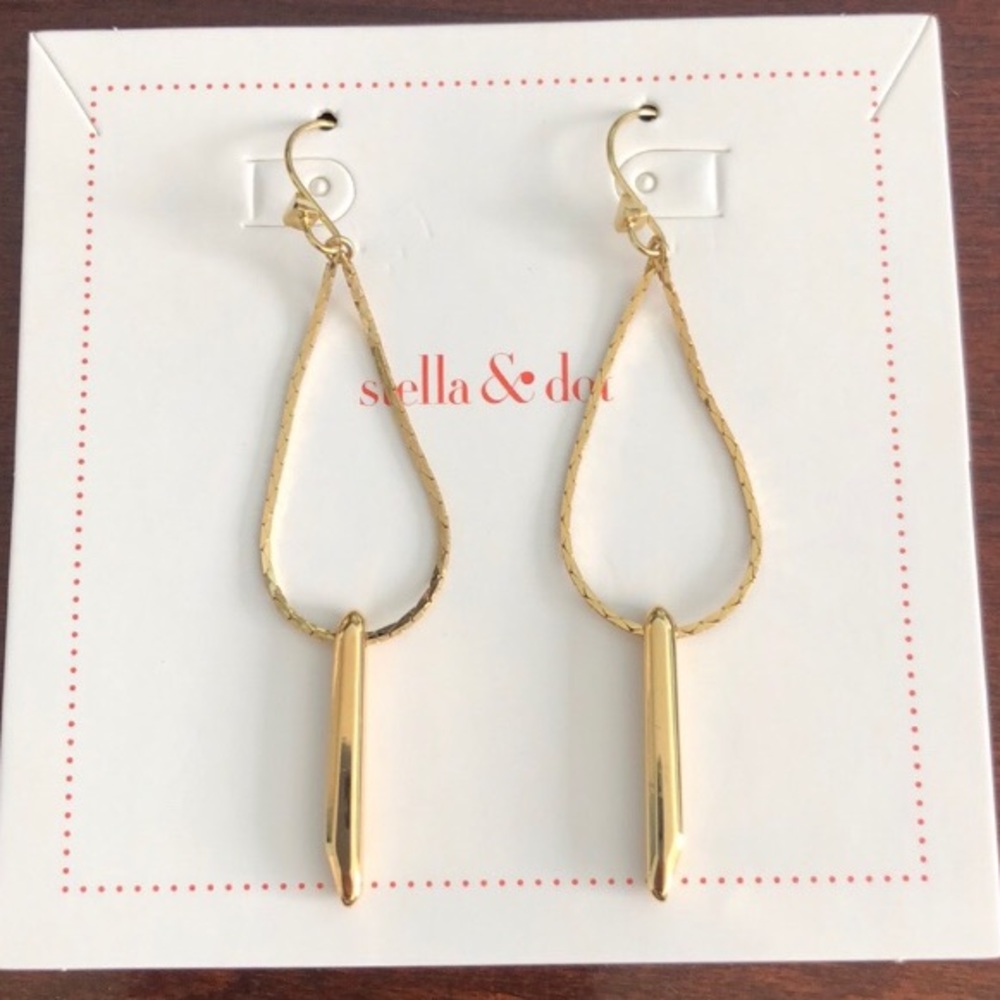 :: Stella & Dot⚜️GOLD Rebel Drop Earrings - Picture 4 of 4